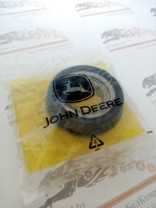 Картинка запчастей: Манжета переднего моста John Deere RE577392 (RE65596/RE185799)
